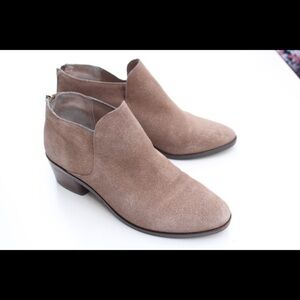 Donald J Pliner ankle boots